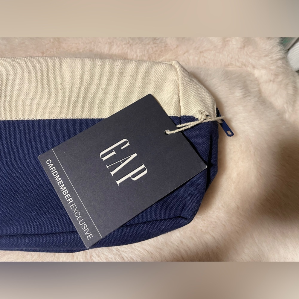 GAP Navy and Cream Canvas Pouch - Picture 4 of 5